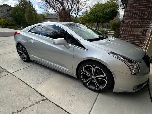 Used 2016 Cadillac ELR w/ Performance Package FWD image 5