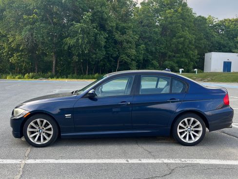 Used 2011 BMW 328i xDrive Sedan AWD/4WD image 4