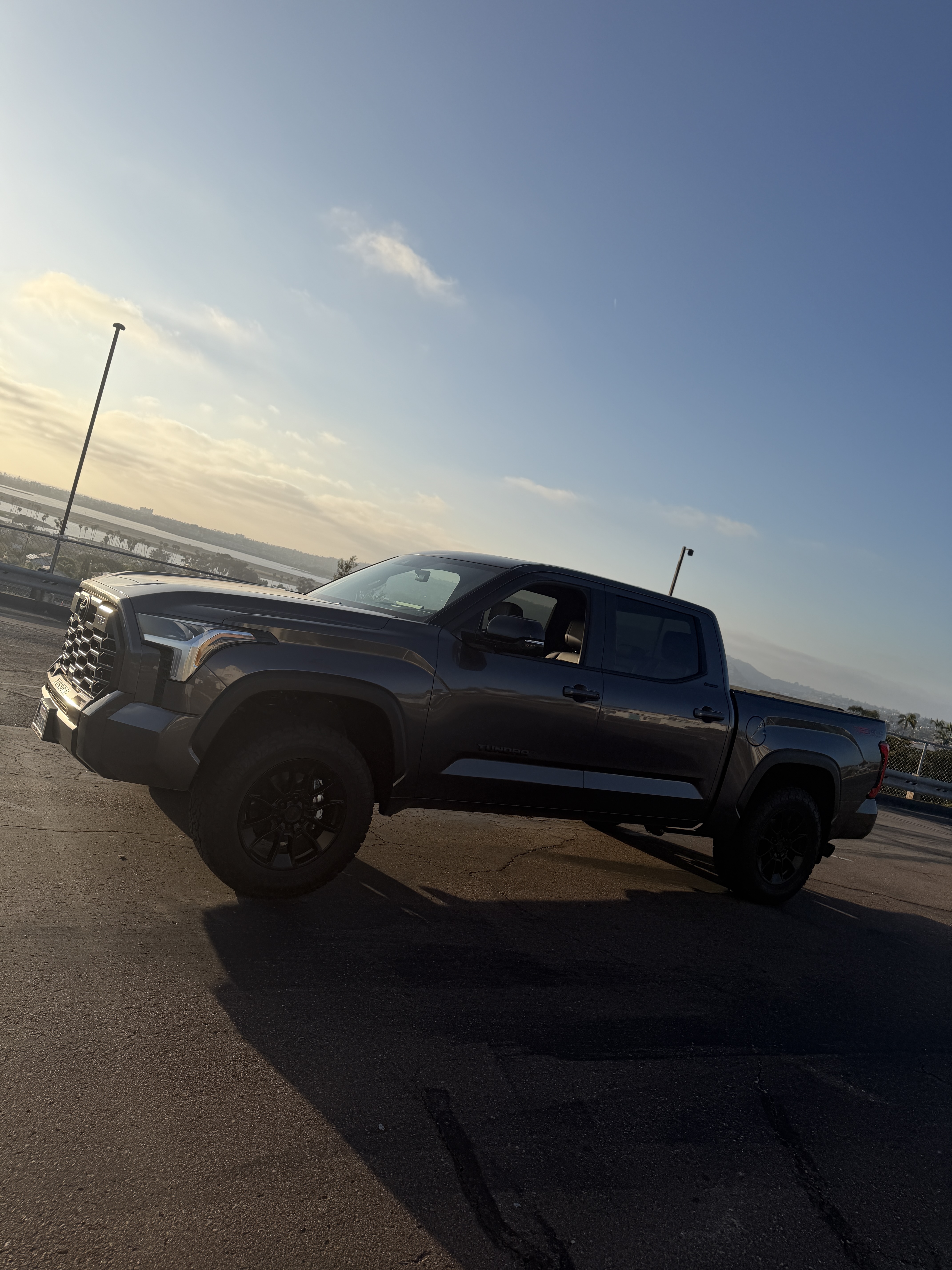 Used 2025 Toyota Tundra Limited w/ TRD Off-Road Package AWD/4WD image 11
