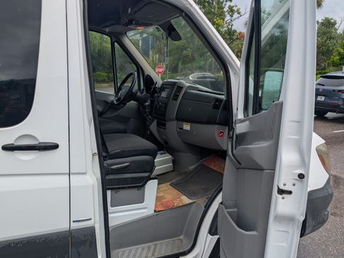 Used 2014 Mercedes-Benz Sprinter 3500 image 12