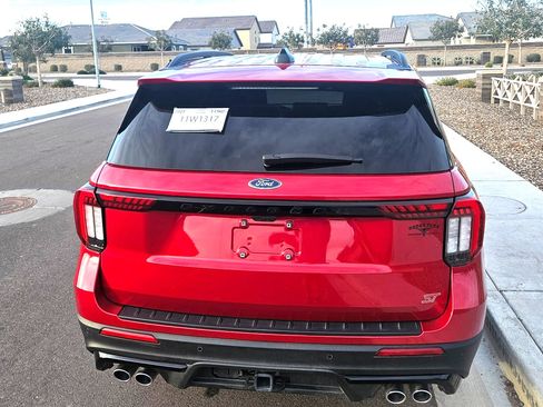 Used 2025 Ford Explorer ST image 5