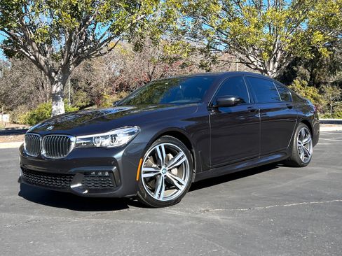 Used 2019 BMW 740i w/ Executive Package image 4