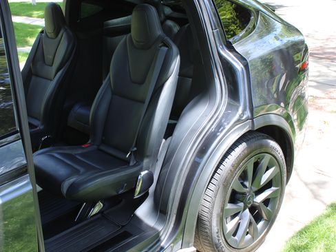 Used 2024 Tesla Model X AWD/4WD image 9