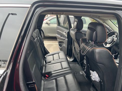 Used 2013 Jeep Grand Cherokee Overland Summit image 4