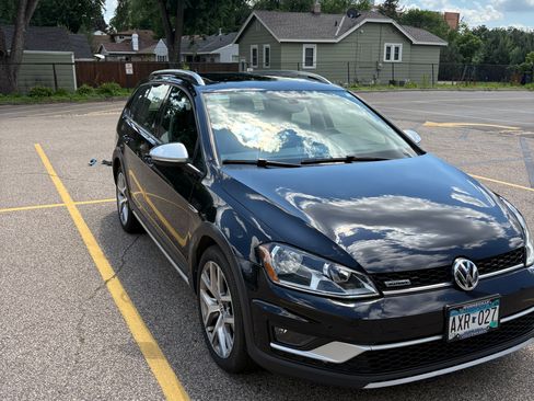 Used 2017 Volkswagen Golf Alltrack S AWD/4WD image 2
