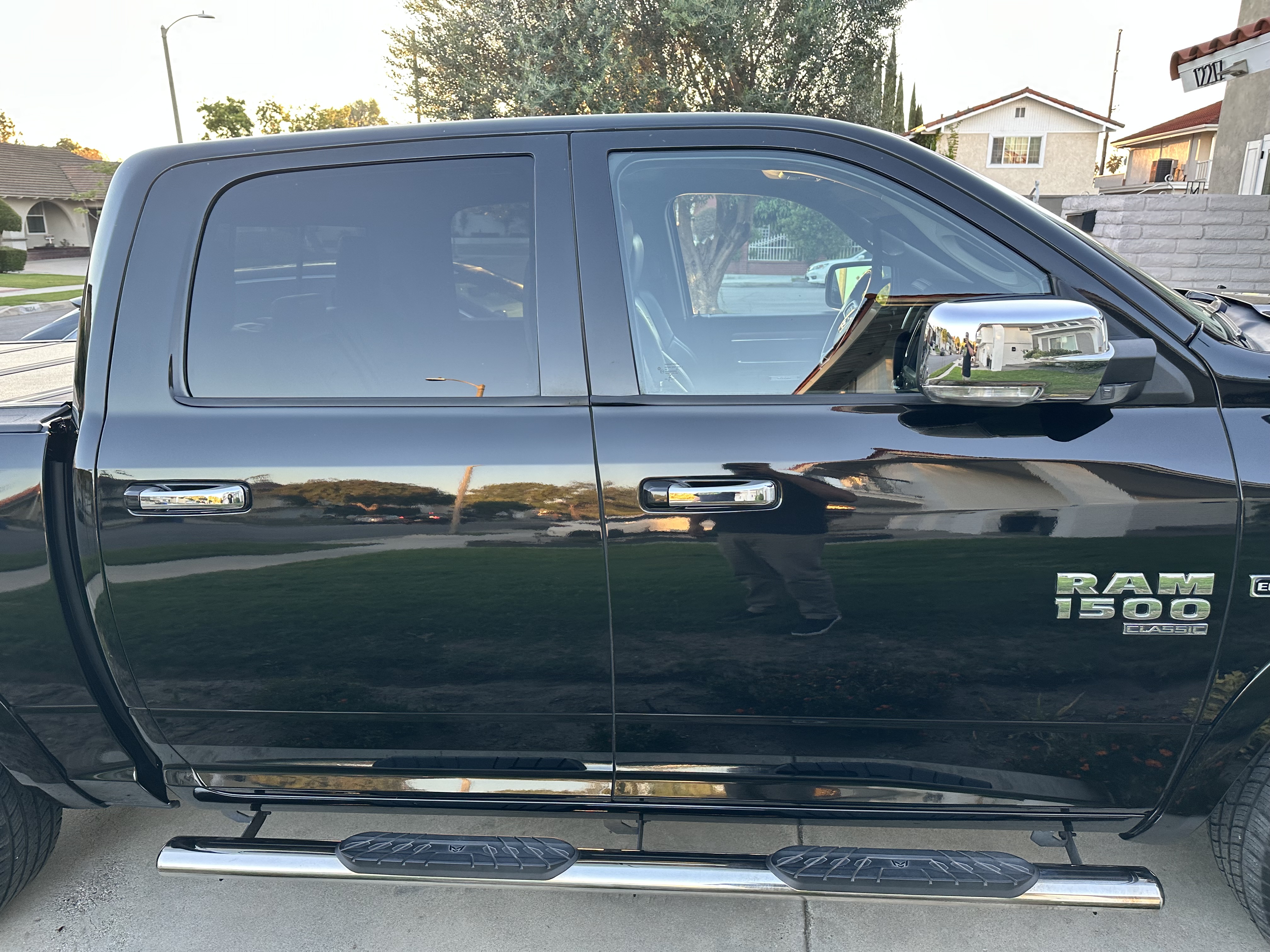 Used 2019 RAM 1500 Laramie RWD image 4