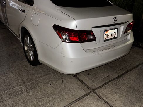 Used 2011 Lexus ES 350 w/ Preferred Accessory Package FWD image 4