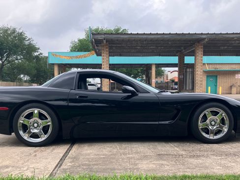 Used 1999 Chevrolet Corvette Coupe w/ Lighting Pkg RWD image 1
