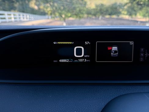 Used 2017 Toyota Prius Prime Advanced w/ Carpet Mat Package image 6