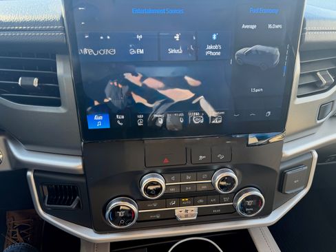 Used 2023 Ford Expedition Max XLT image 11