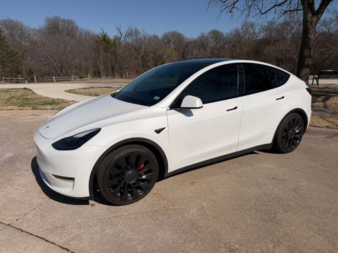Used 2022 Tesla Model Y Performance image 1