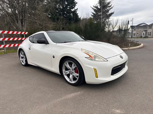 Used 2013 Nissan 370Z Touring w/ Sport Pkg image 11
