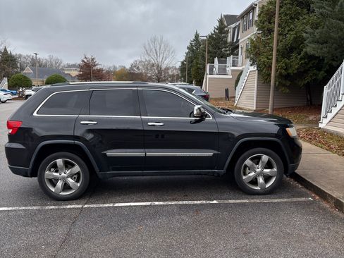 Used 2013 Jeep Grand Cherokee Overland w/ Advance Technology Group image 4