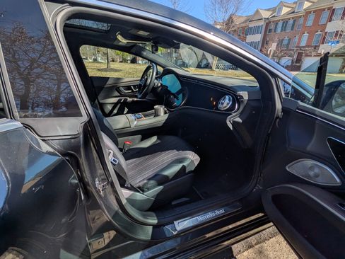 Used 2022 Mercedes-Benz EQS 580 4MATIC Sedan image 9