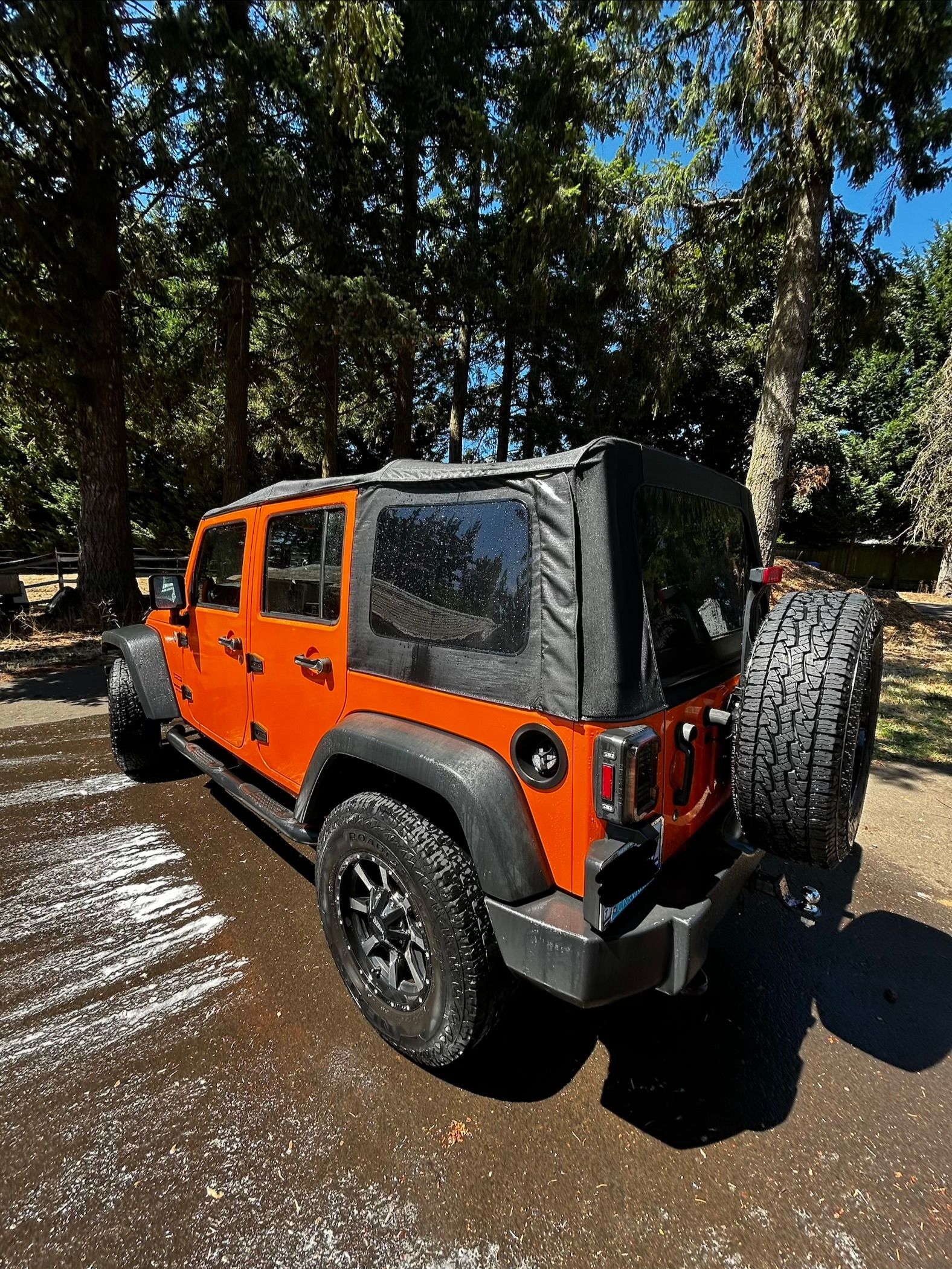 Used 2012 Jeep Wrangler Unlimited Sport w/ Connectivity Group AWD/4WD image 10