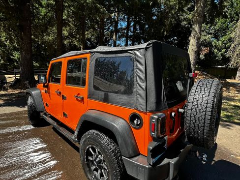 Used 2012 Jeep Wrangler Unlimited Sport w/ Connectivity Group AWD/4WD image 10