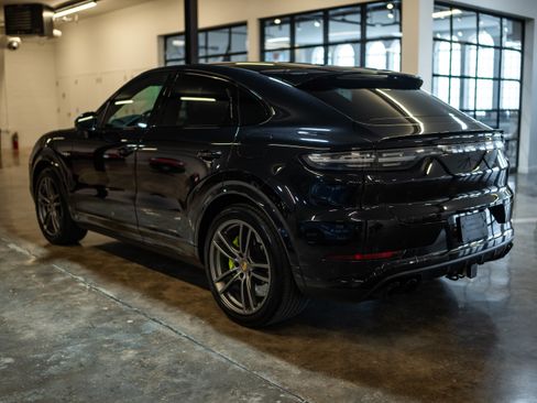 Used 2021 Porsche Cayenne Turbo S image 5