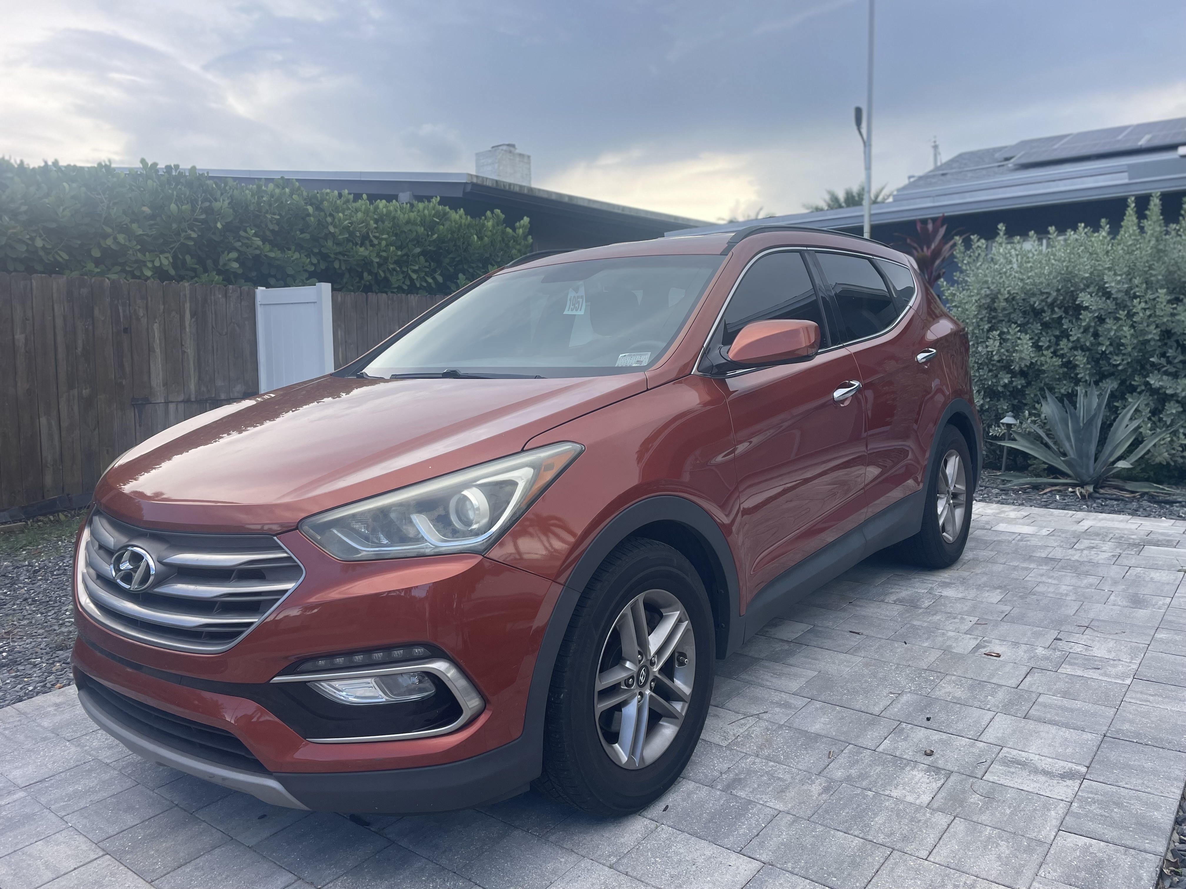 Used 2017 Hyundai Santa Fe Sport FWD image 1