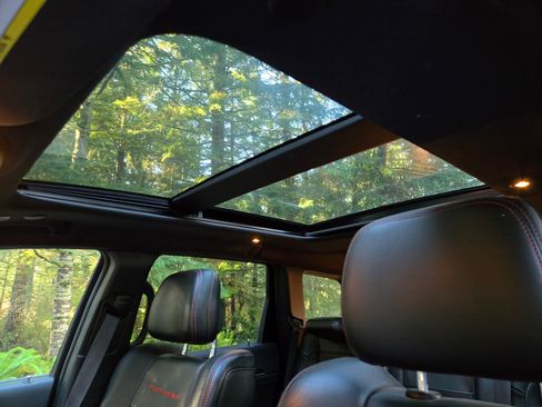 Used 2019 Jeep Grand Cherokee Trailhawk w/ Trailhawk Luxury Group image 26