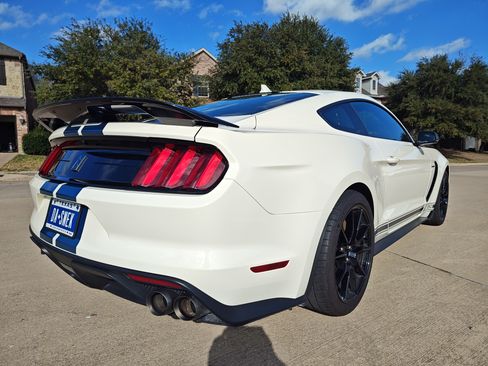 Used 2020 Ford Mustang Shelby GT350 w/ Technology Package image 5
