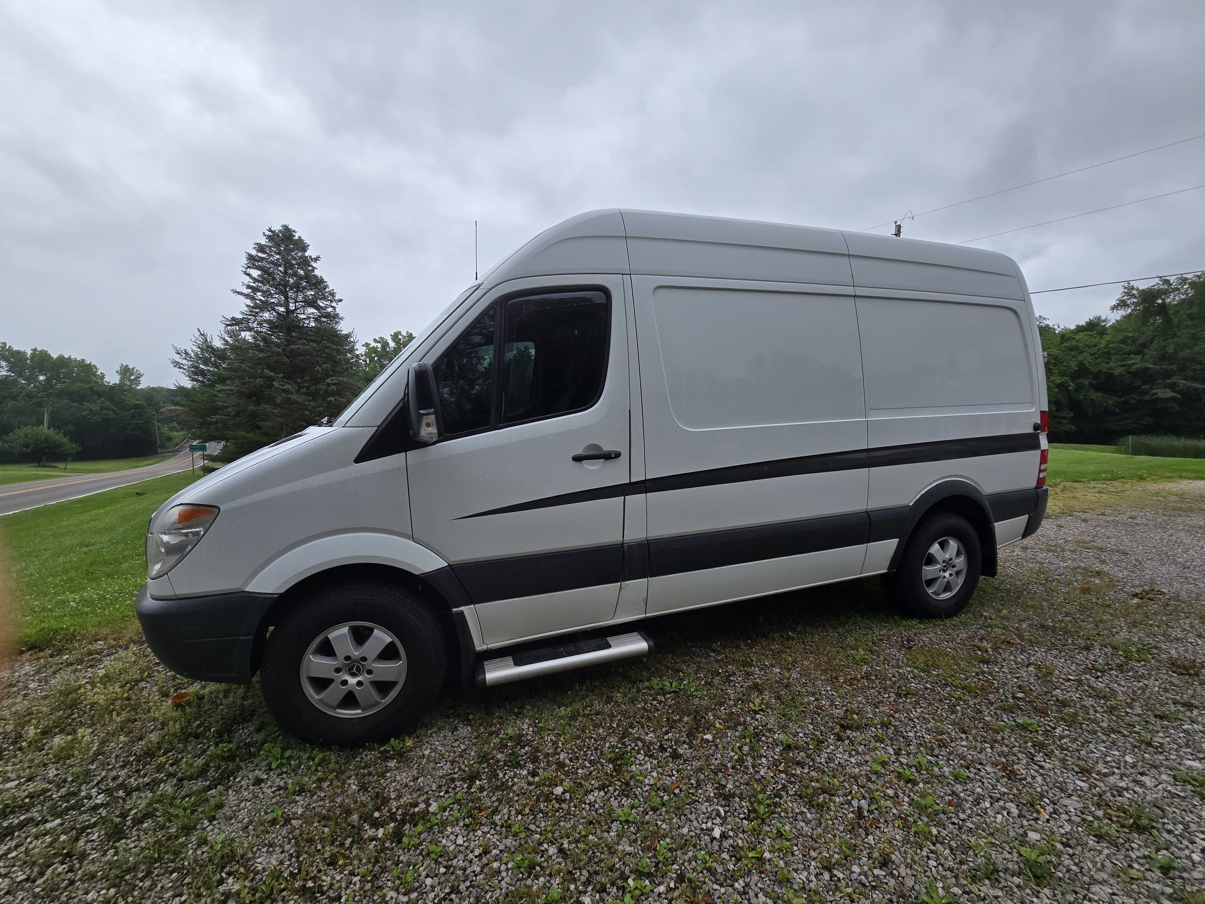 Used 2013 Freightliner Sprinter 2500 RWD image 1