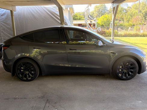 Used 2022 Tesla Model Y Long Range AWD/4WD image 11