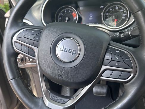 Used 2019 Jeep Cherokee Limited AWD/4WD image 11