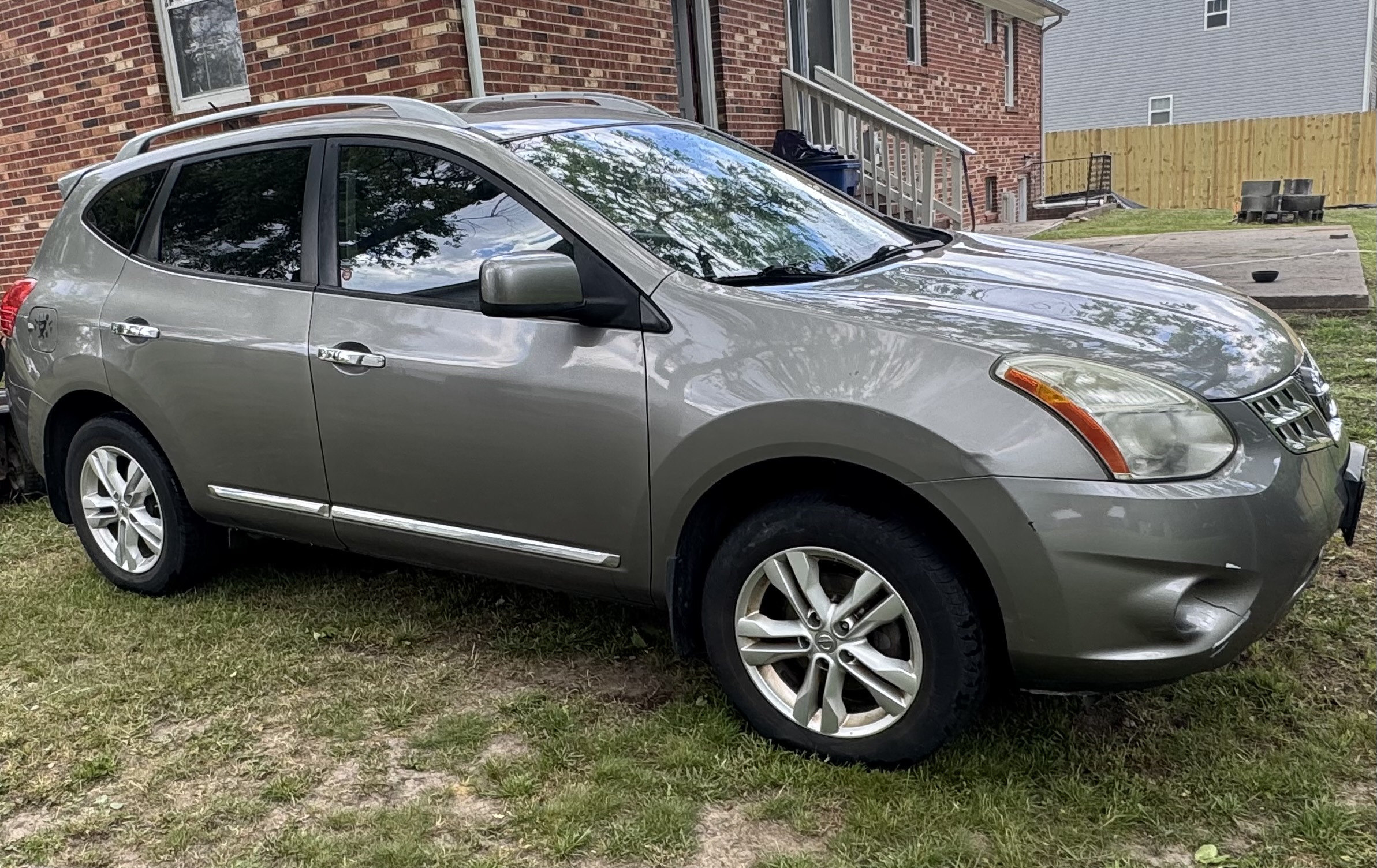Used 2012 Nissan Rogue SV w/ Premium Pkg AWD/4WD image 8