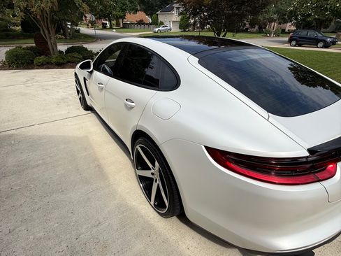 Used 2018 Porsche Panamera 4 w/ Premium Package Plus AWD/4WD image 9