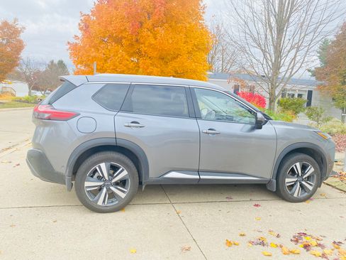 Used 2023 Nissan Rogue SL w/ SL Premium Package image 5