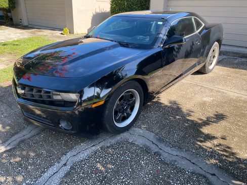 Used 2011 Chevrolet Camaro LS RWD image 4