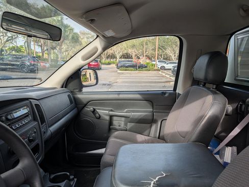 Used 2004 Dodge Ram 1500 Truck ST w/ ST Value Group image 4