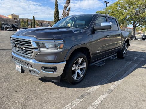 Used 2019 RAM 1500 Laramie AWD/4WD image 1