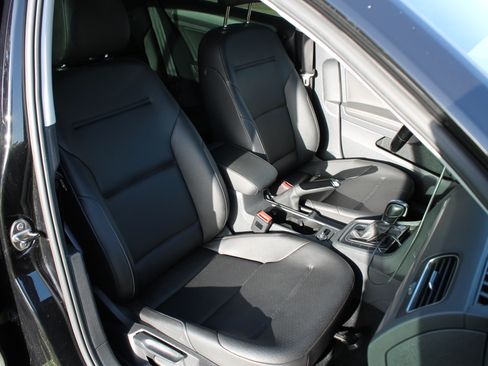 Used 2017 Volkswagen Golf Wolfsburg Edition image 18