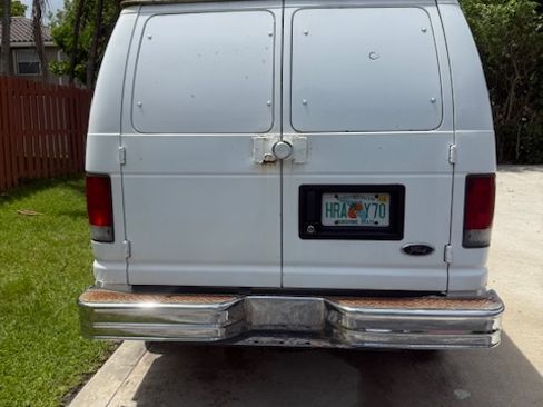 Used 2001 Ford E-250 and Econoline 250 RWD image 5