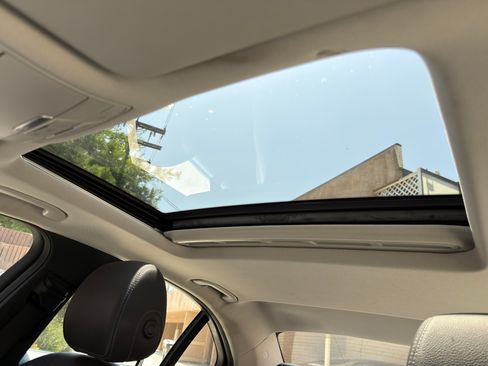 Used 2019 Mercedes-Benz C 300 Sedan image 29