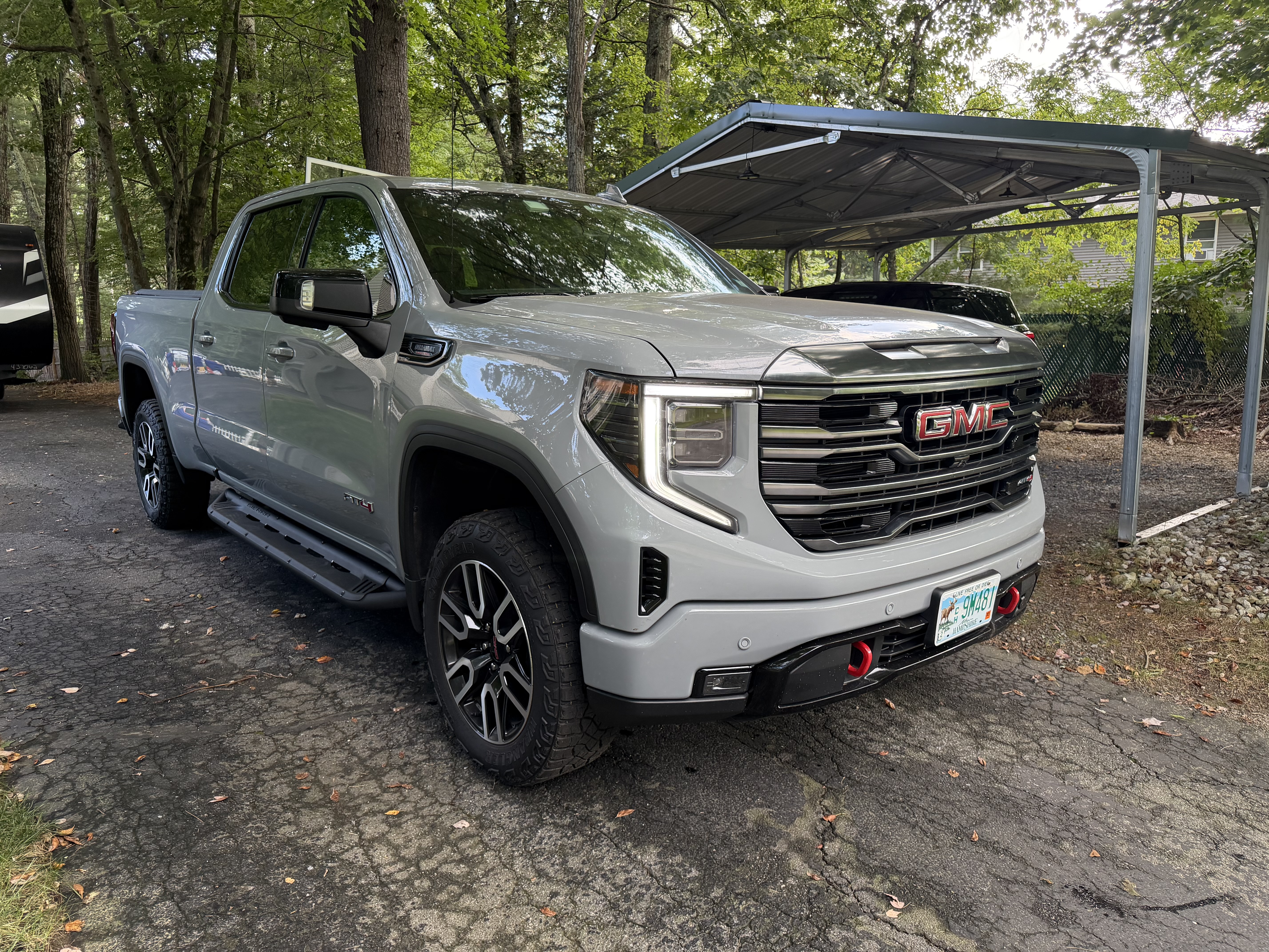 Used 2024 GMC Sierra 1500 AT4 w/ Technology Package AWD/4WD image 8