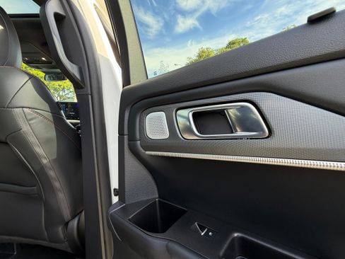 Used 2025 Ford Explorer ST image 11