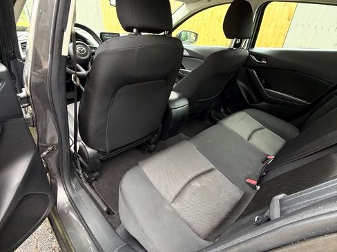 Used 2018 MAZDA MAZDA3 Sport FWD image 4