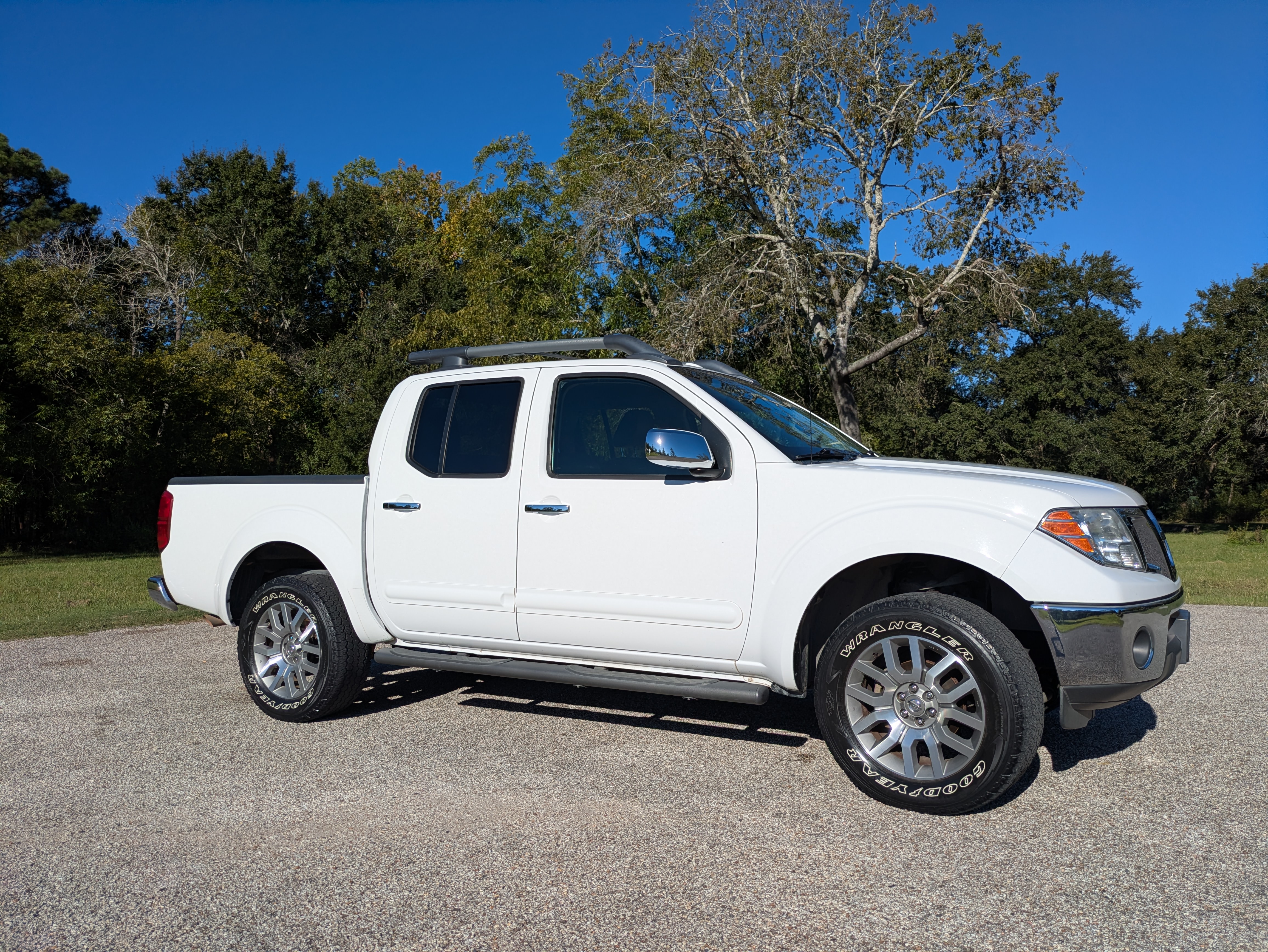 Used 2012 Nissan Frontier SL RWD image 9