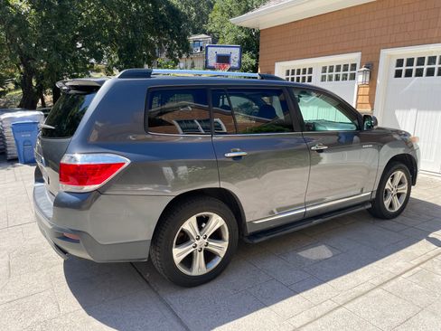 Used 2013 Toyota Highlander Limited AWD/4WD image 4