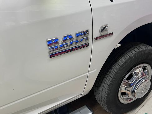 Used 2018 RAM 3500 Tradesman w/ Chrome Appearance Group image 5