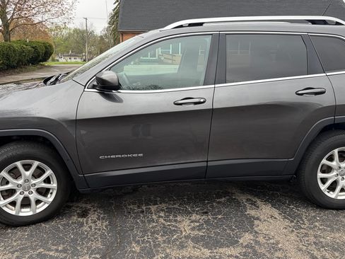 Used 2016 Jeep Cherokee Latitude w/ Cold Weather Group AWD/4WD image 4