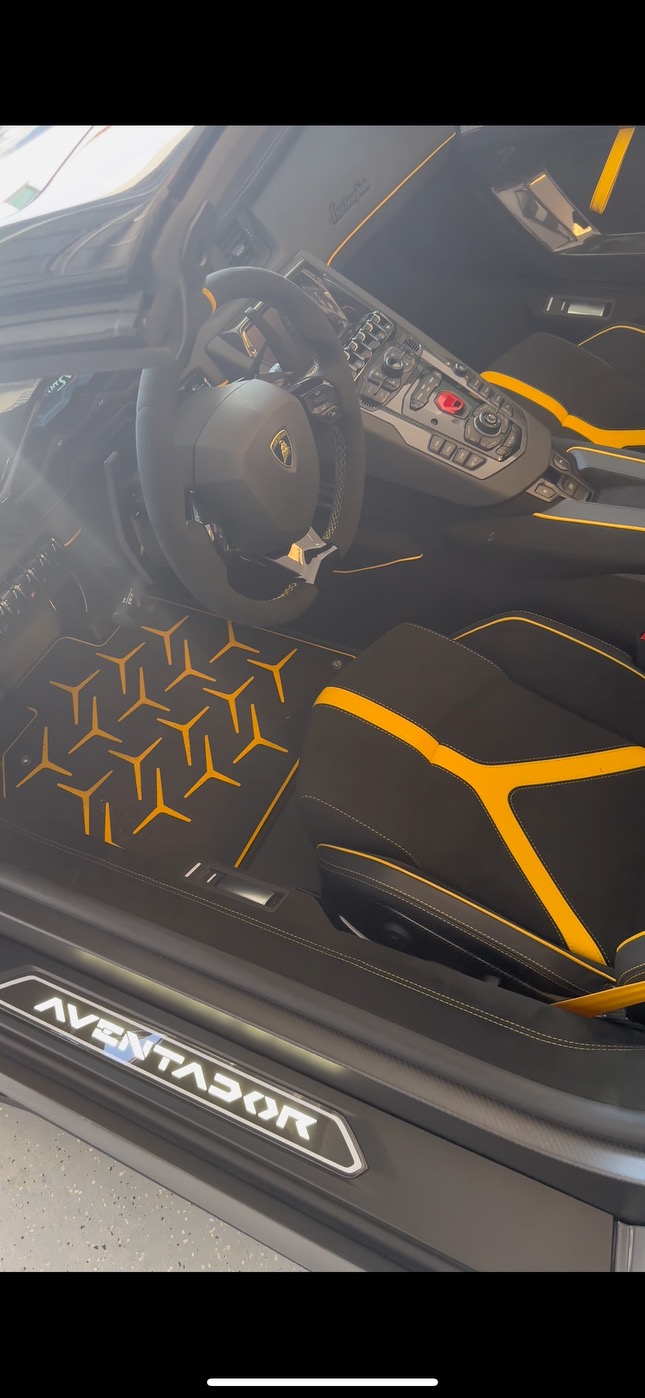 Used 2021 Lamborghini Aventador SVJ AWD/4WD image 9