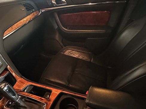 Used 2013 Lincoln MKS AWD image 16