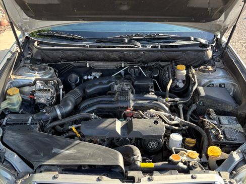 Used 2013 Subaru Outback 2.5i Limited w/ Moonroof Pkg AWD/4WD image 8