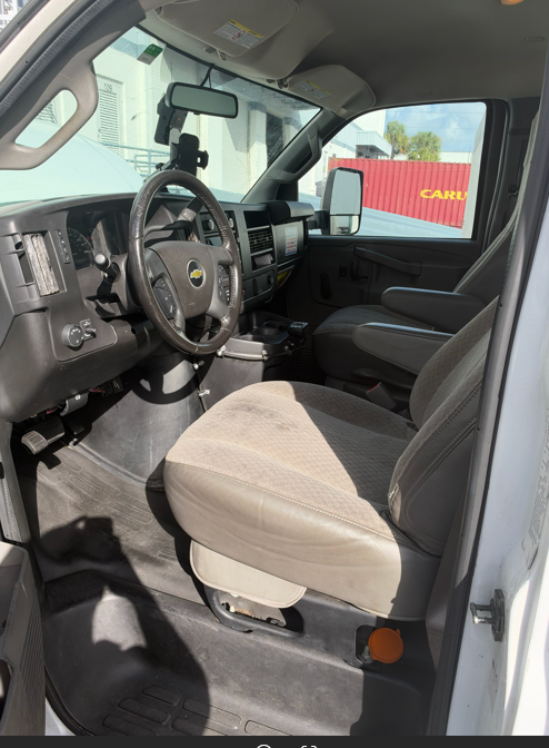 Used 2021 Chevrolet Express 3500 w/ Driver Convenience Package RWD image 7