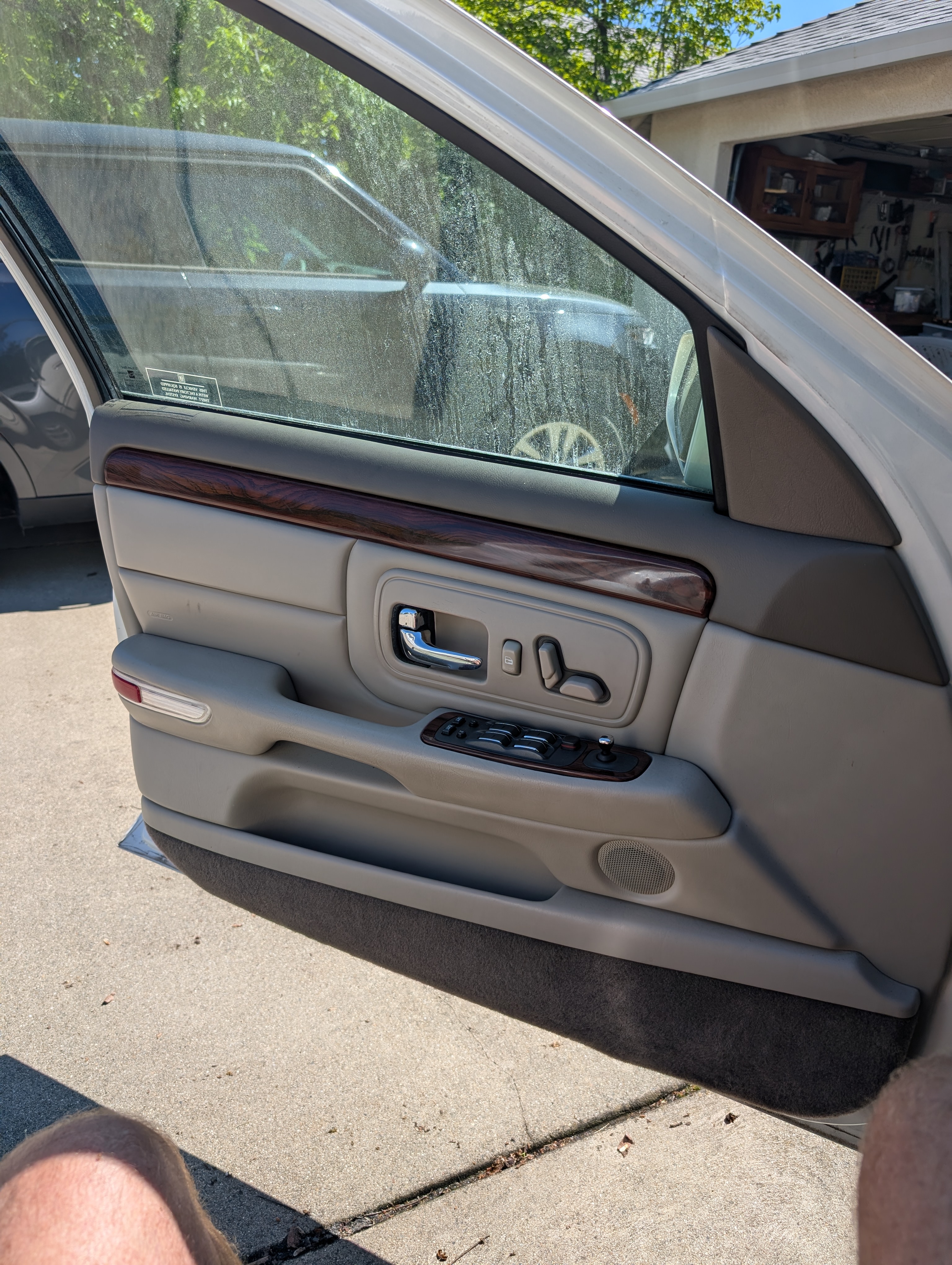 Used 1997 Cadillac De Ville Sedan w/ Comfort/Convenience Pkg FWD image 12