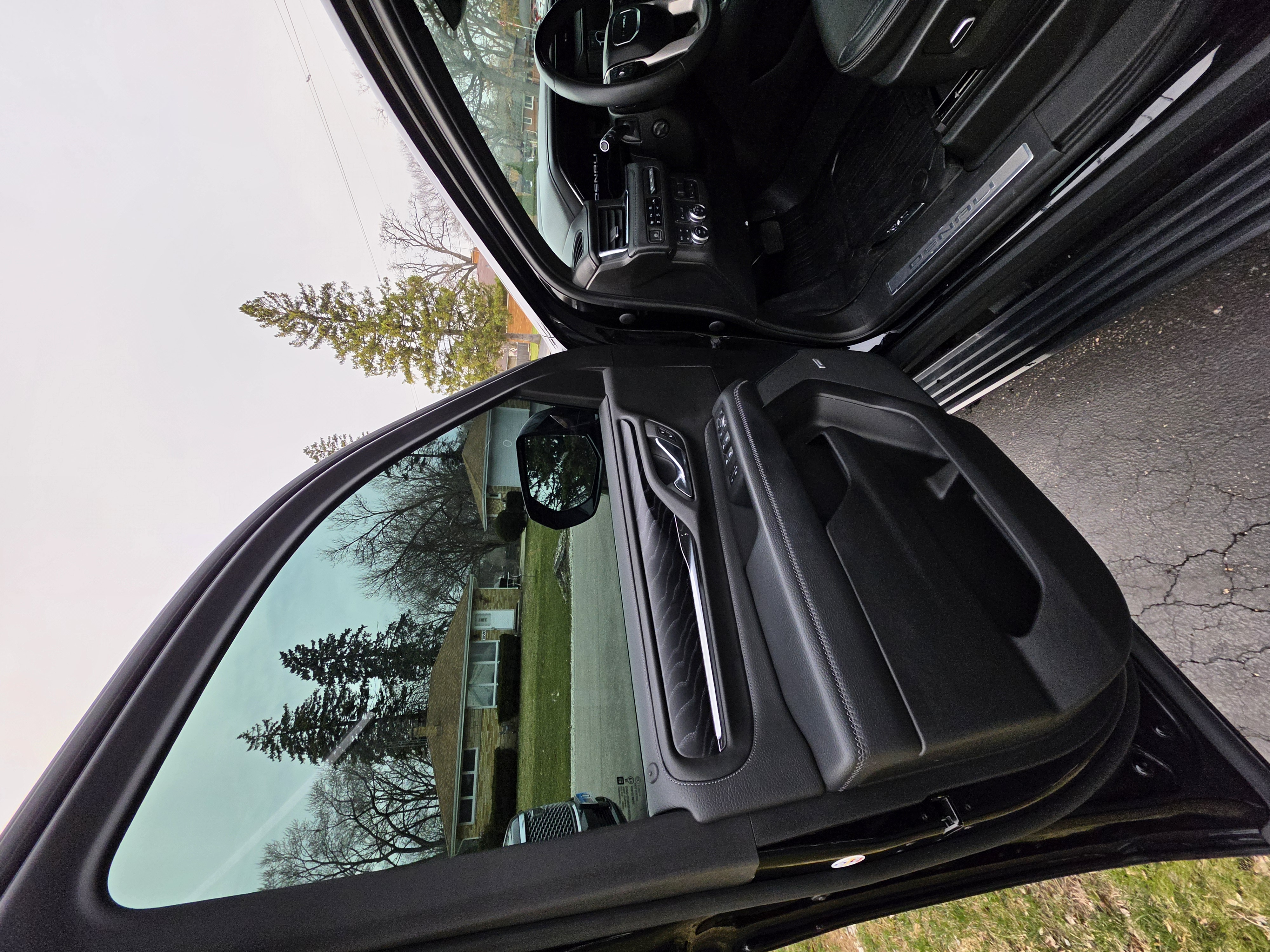 Used 2023 GMC Yukon Denali w/ Denali Reserve Package AWD/4WD image 8