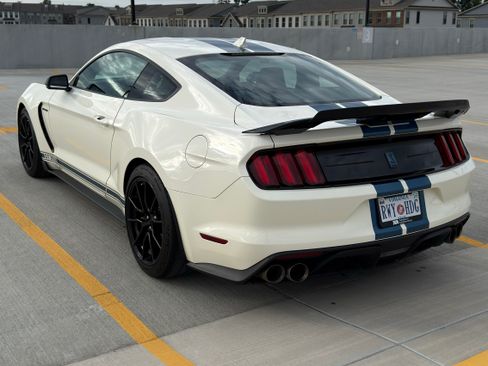 Used 2020 Ford Mustang Shelby GT350 w/ Technology Package RWD image 4